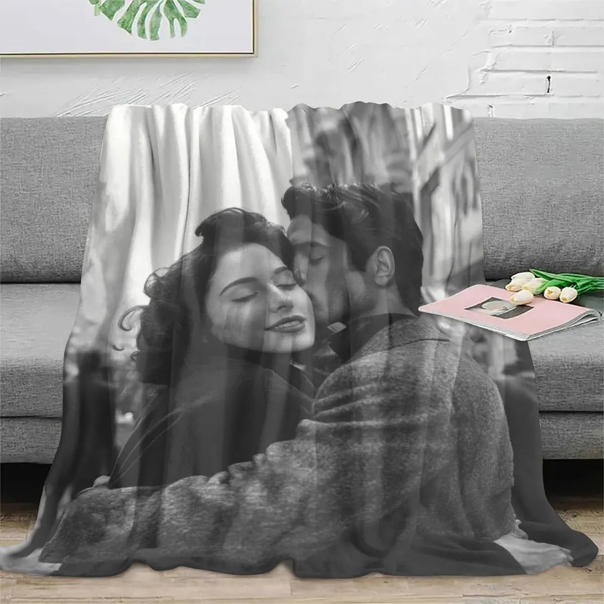 Manta personalizada con foto en el sofá